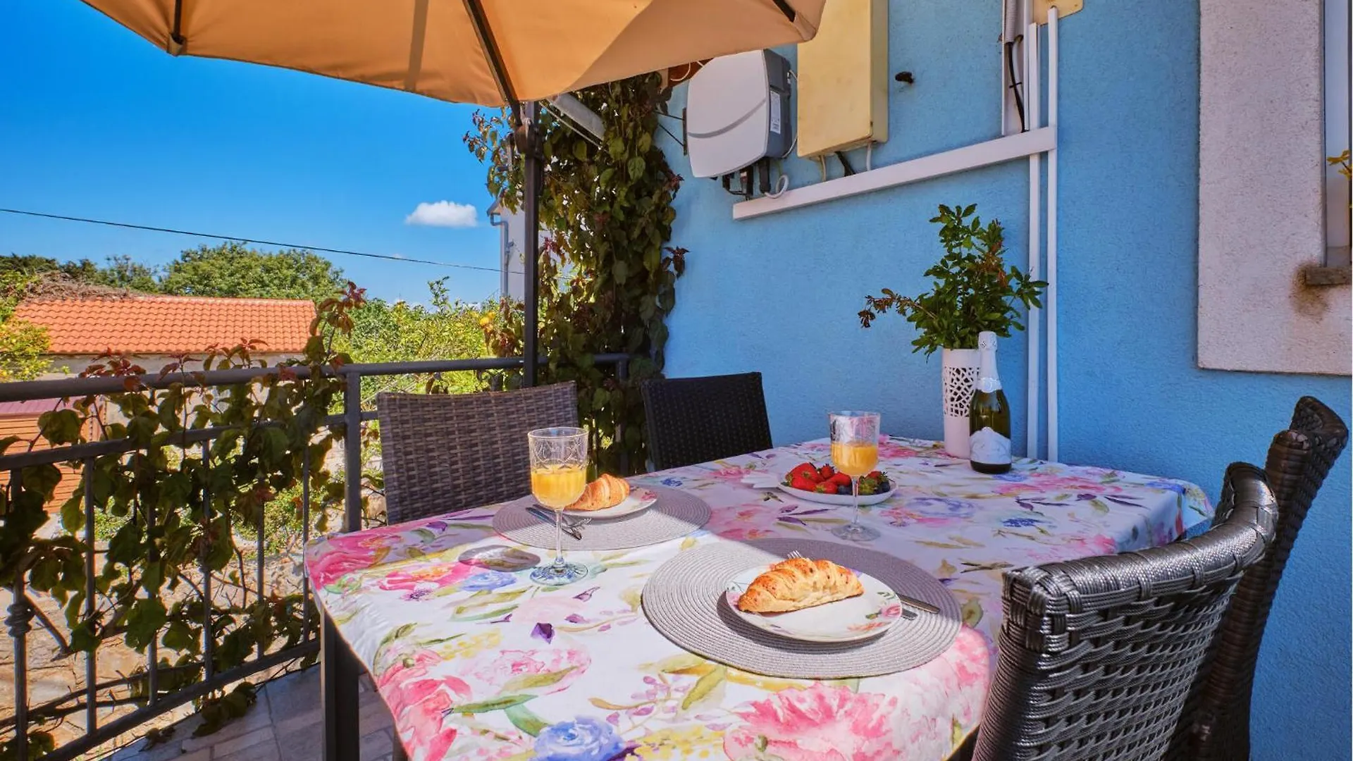 1 Bedroom Cozy Apartment In Ilovik 0*,